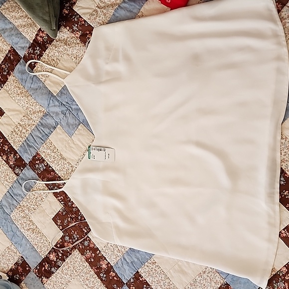 Beautiful soft white top - Size M - Picture 1 of 3